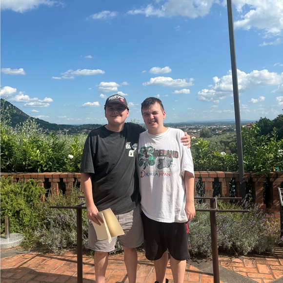 Meet your Posher, Danielle - Picture 3 of 4